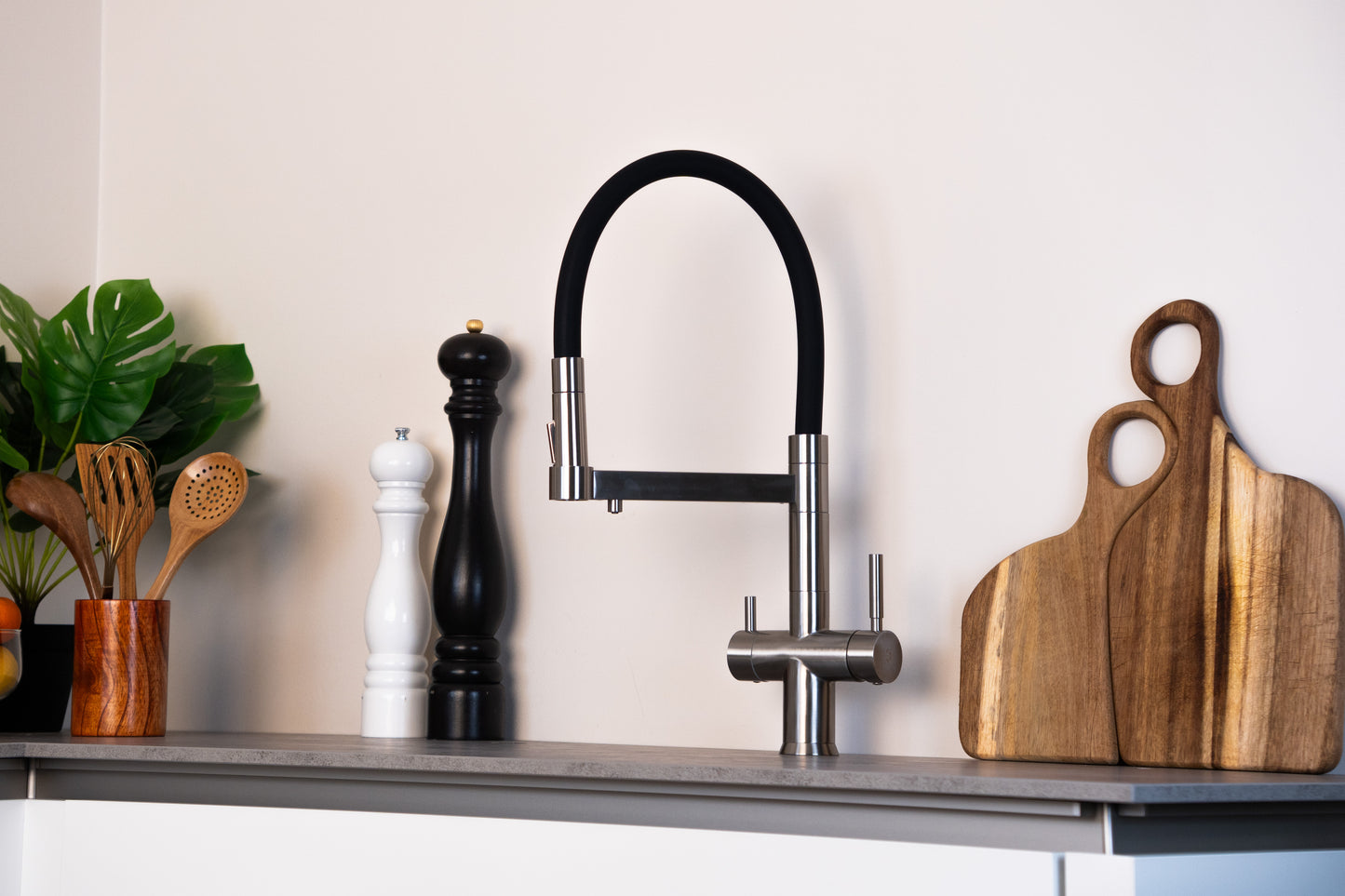 OREON | 3-Wege-Armartur Edelstahl Massiv Gebürstet / Schwarz